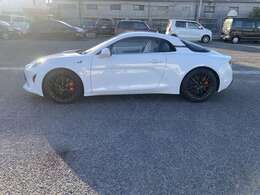 また、当店には自社に指定整備工場を完備しているため、ご購入後の整備や修理はもちろん、メンテナンス・車検にも対応が可能です！