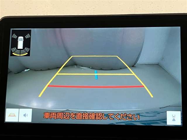 【バックカメラ】あると便利なバックカメラ装備！駐車時に後方がリアルタイム映像で確認できます。立体駐車場や夜間の車庫入れ時に大活躍！運転スキルに関わらず、今や必須となった装備ですね♪