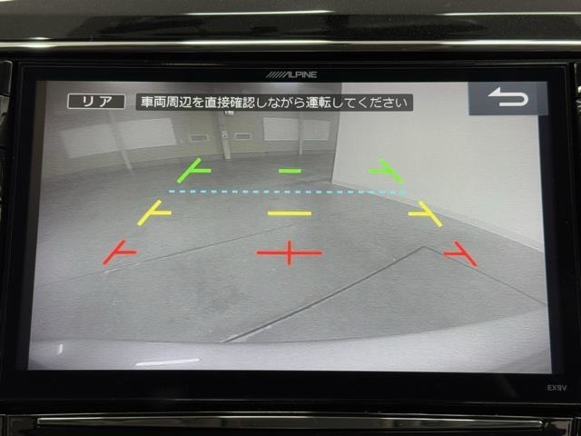 バックモニター付なので後退時に後方が見えるので安心。　車は構造上、死角がたくさんなので万が一を考えると必須ですね。　あくまで補助の為の装備、バックは目視で確認する事が重要ですよ。