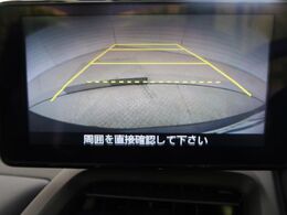 【バックカメラ】駐車時に後方がリアルタイム映像で確認できます。大型商業施設や立体駐車場での駐車時や、夜間のバック時に大活躍！運転スキルに関わらず、今や必須となった装備のひとつです！
