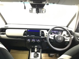 開放感のある運転席まわり！　運転席からの視界は良好です！！