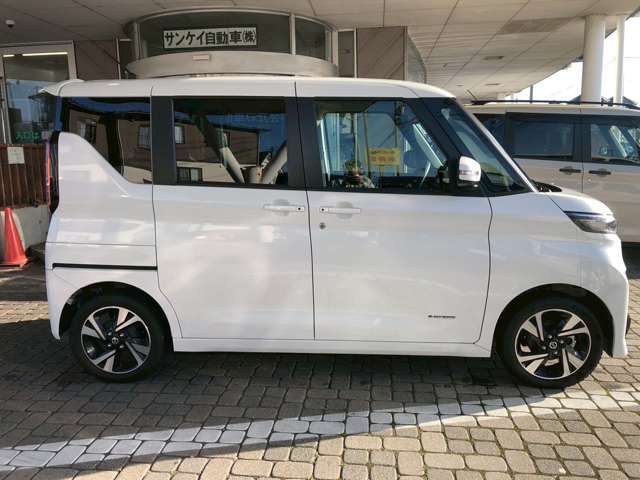 当社でご購入されましたお車には、法定整備が付いています。エンジンオイル、オイルフィルター、ワイパーは交換致します。整備中に交換が必要な部品が有りましたら交換致します。