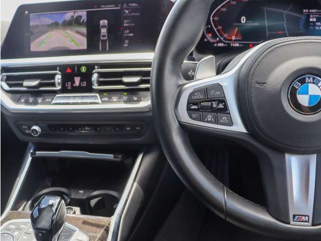 車両販売以外にも整備や車検、鈑金、ドラレコや社外ナビ取り付け、ガラスコーティング施工なども専門店ならではの安心価格にて対応可能です。