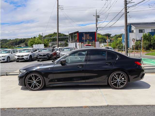 厳選されたBMW中古車が80台から100台ほど展示されております。営業時間は10：00から19：00で年中無休（年末年始を除く）で営業しております。