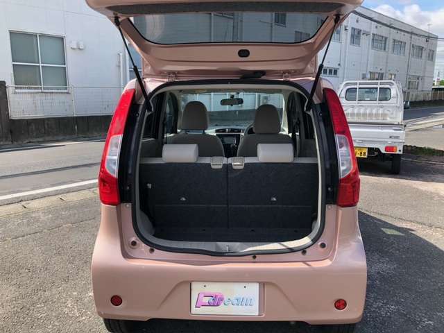 荷室も綺麗です
