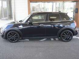 徳島県にて輸入車ディーラーを30年以上運営してきた『ノヴィルグループ』ならではの、安心整備（バッテリー新品交換など）にてお客様にご納車させて頂きます。