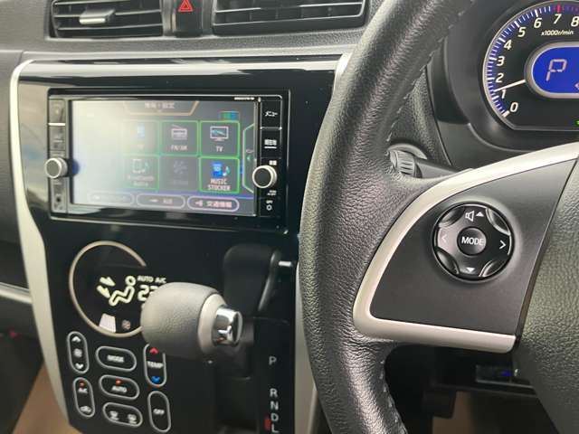 オーディオ操作対応のステアリングスイッチです。音楽の選曲やボリュームも安全に操作可能です。