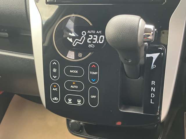 【オートエアコン】　設定温度は一定のまま、1年中、車内は快適空間♪快適温度♪