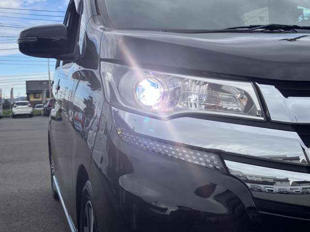 【 LEDヘッドライト 】　青色発光ダイオードを発明した日本人がノーベル賞を受賞し、LEDライトが開発されました。明るく長寿命のライトです。体感して下さい。明るいライトです！