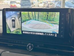 【アラウンドビューモニター】専用のカメラにより、上から見下ろしたような視点で360度クルマの周囲を確認することができます☆縦列駐車や幅寄せ時に活躍してくれます♪