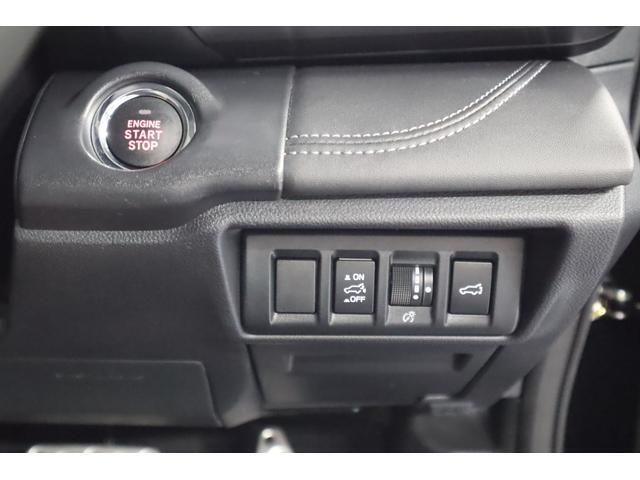 キーレスアクセス＆プッシュスタート。アクセスキーを携帯して運転席か助手席のドアハンドルの内側に触れるだけで開錠 ドアハンドルのセンサーに触れて施錠。