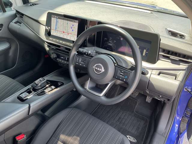 前席内装の全体像です。是非実車をご覧にお越し頂き実際にお座りください。