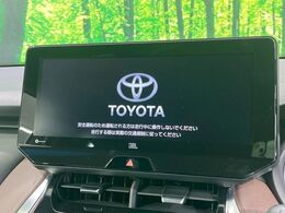 【12.3インチディスプレイオーディオ】スマートフォンと連携が可能な大画面ディスプレイオーディオです。スマートフォンのナビ機能を使用したり、Bluetooth接続で音楽もお楽しみいただけます！