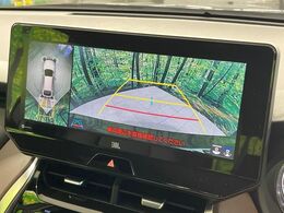 【パノラミックビューモニター】専用のカメラにより、上から見下ろしたような視点で360度クルマの周囲を確認することができます☆死角部分も確認しやすく、狭い場所での切り返しや駐車もスムーズに行えます。