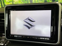 【純正ナビ】人気の純正ナビを装備しております。ナビの使いやすさはもちろん、オーディオ機能も充実！キャンプや旅行はもちろん、通勤や買い物など普段のドライブも楽しくなるはず♪