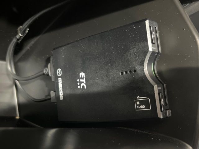 【ETC】高速道路の料金所をストレスなく通過！話題のスポットやサービスエリアに多い「スマートIC」利用時は必須のアイテムです。当店でセットアップを実施、ご納車当日からすぐにご利用いただけます！