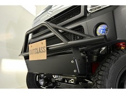 【SCフロントバンパーガード/猪狩り】ボディを守ってくれる猪狩りバンパーガードです。力強い4駆らしさも！またモノコックボディ左右を繋げる事により剛性upにも。ストレートタイプやウインチ搭載、スペアタイ