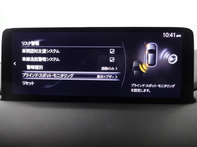 リアバンパーの内側に設置したセンサーで側方・後方からの車両接近を感知し、ドアミラーの鏡面に備えたインジケーターの点滅でドライバーに通知♪ドライバーの安全確認をサポート致します。