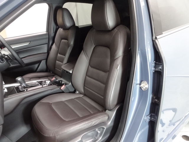 キメが細かく弾力性に富んだ振動吸収ウレタンの採用により、体を包み込んでくれるような心地よいフィット感を実現！