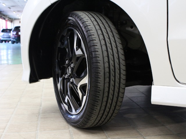 自社で新車＆中古車販売時の下取り車から厳選されたお車を多数展示しております。
