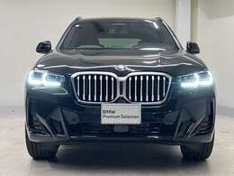 【キドニーグリル】BMWは約90年もの間、ほぼ全ての車両にひと目でBMWだと分かるこの特徴的なフロントグリルが備えられ、デザイン・アイコンとして親しまれてきました。