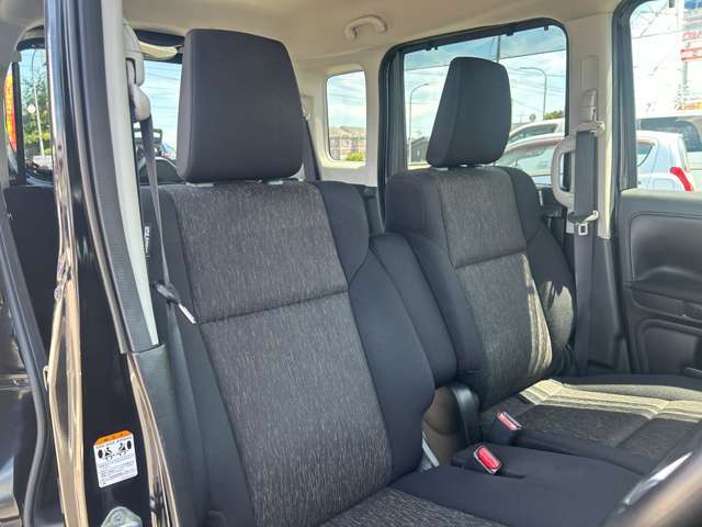 シートも大きな汚れやダメージはございません。納車前には室内クリーニングを施工し、綺麗な状態で納車します。