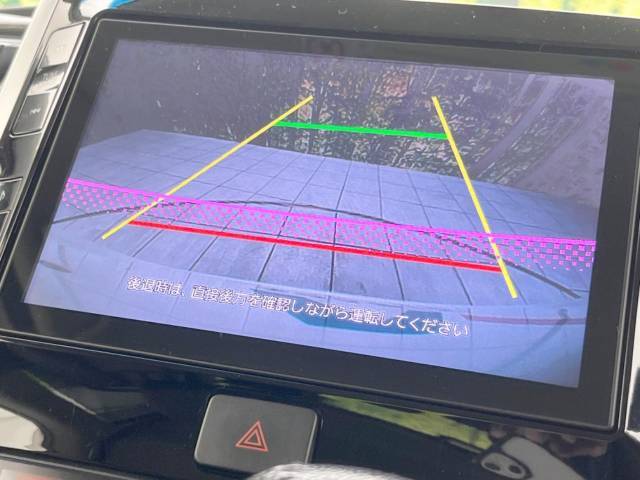 【バックカメラ】駐車時に後方がリアルタイム映像で確認できます。大型商業施設や立体駐車場での駐車時や、夜間のバック時に大活躍！運転スキルに関わらず、今や必須となった装備のひとつです！