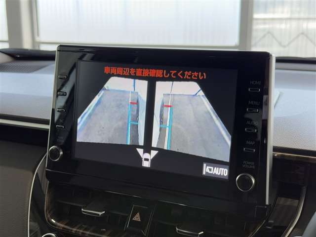 【サイドモニター】ドアミラーについているカメラから映像を映します。車幅も把握しやすくてとても便利ですね。