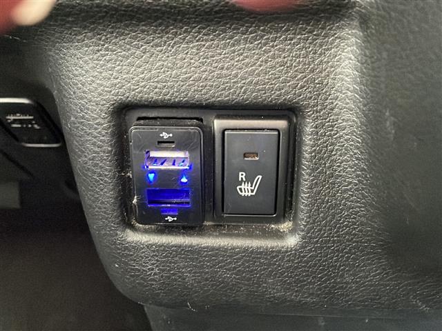 【運転席操作部】『運転席周辺の装備』の画像になります。快適なドライブを楽しむための機能が装備されています！運転席から触れるので使いやすいです！
