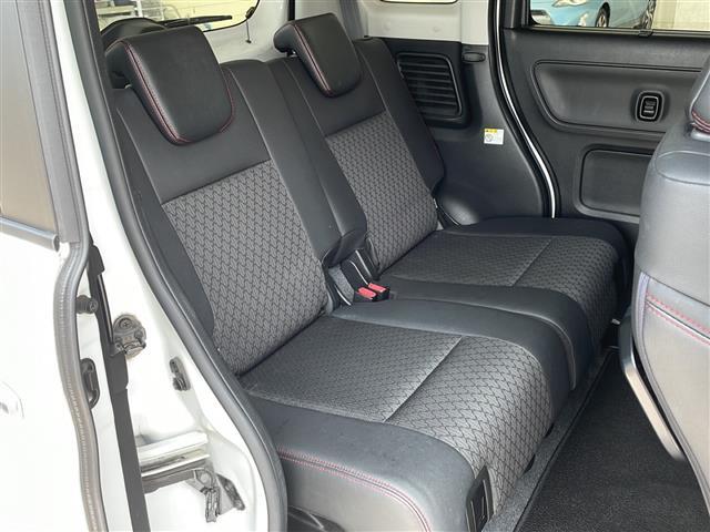 【後部座席】『後部座席周辺』の画像になります。写真の内容に関してご不明点、ご質問等がございましたらお気軽にガリバー店舗までお問い合わせください。