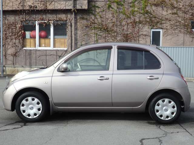 お車の車検・オイル交換・修理・鈑金塗装・ガラス修理・デントリペア・ボディコーティングなども幅広く対応しております。その際は無料で代車を貸し出し致します。車のことは何でもお任せください！