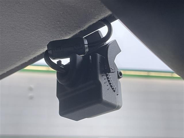 【ドライブレコーダー】映像・音声などの運転中の記録を残します。事故などを起こした起こされた時の証拠になりえますので、もしも時でも安心ですね。