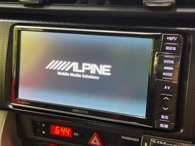 【ALPINE製ナビゲーション】使いやすいナビで目的地までしっかり案内してくれます。各種オーディオ再生機能も充実しており、お車の運転がさらに楽しくなります！！