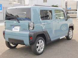 角ばったスポーティーなスタイル