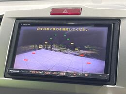【バックカメラ】駐車時に後方がリアルタイム映像で確認できます。大型商業施設や立体駐車場での駐車時や、夜間のバック時に大活躍！運転スキルに関わらず、今や必須となった装備のひとつです！