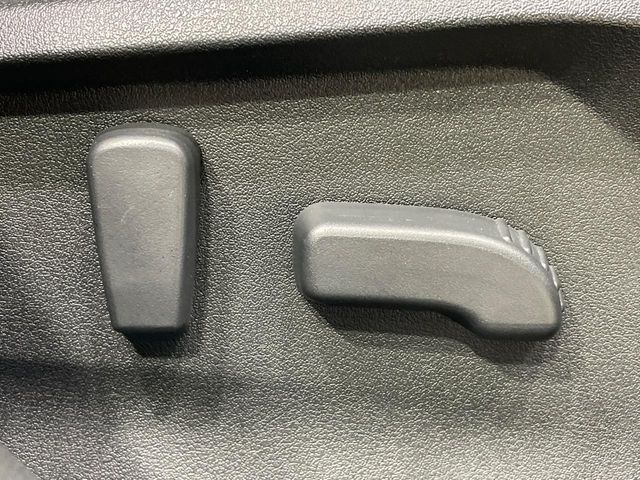 【パワーシート】スイッチ一つで簡単にシートの微調整が可能！電動だから力もいりません！快適なシートポジションにセットして、快適なドライブをお楽しみください。