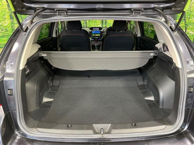 後席を格納すると、これだけの広さが！シーンに合わせたシートアレンジで、大きな荷物も積むことが出来ます♪