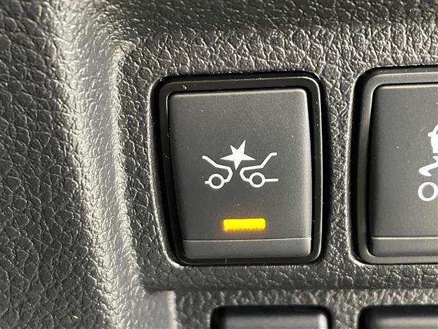 【エマージェンシーブレーキ】前方の状況をチェックし、車両や歩行者との衝突を回避したり、衝突による被害を低減するための技術です！