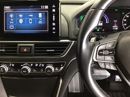 ホンダ純正メモリーナビ搭載なので、遠方へのドライブもお任せ下さい！ステアリング左手側にオーディオ関連のコントロールスイッチを配置しています。操作時は視線を逸らすことなく運転に集中できます
