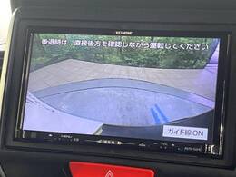 【バックカメラ】駐車時に後方がリアルタイム映像で確認できます。大型商業施設や立体駐車場での駐車時や、夜間のバック時に大活躍！運転スキルに関わらず、今や必須となった装備のひとつです！