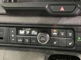 【シートヒーター】寒い日に重宝するシートヒーター！エアコンより早く温まってくれるので寒がりの人も安心ですね♪エアコンの温風は乾燥するから苦手、という方にもをおすすめです。