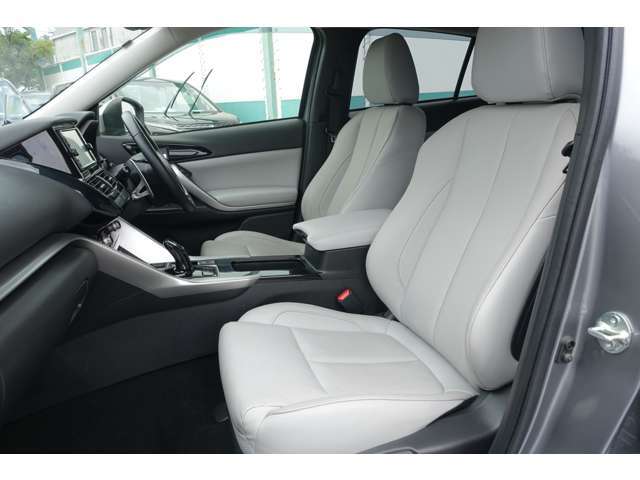 フロントシートにはシートヒーター付！！