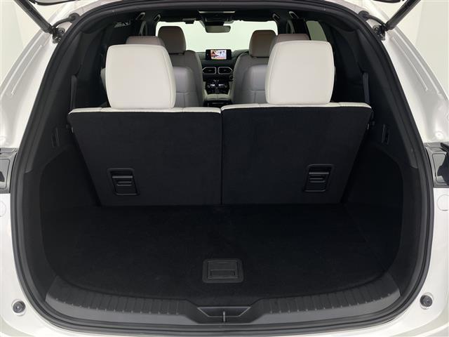 【トランク】積み込みやすくて、たっぷり積める荷室です。シートアレンジできるものは、乗車人数と荷物の量や大きさによってシートを動かすことができるので、より快適なドライブが可能です！