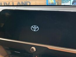 【12.3インチワイドナビ】高級感とインパクトのある大型ワイドナビを装備。各種オーディオ操作はもちろん、横長ワイド画面でのマップ2分割表示など、利便性も高いナビです♪