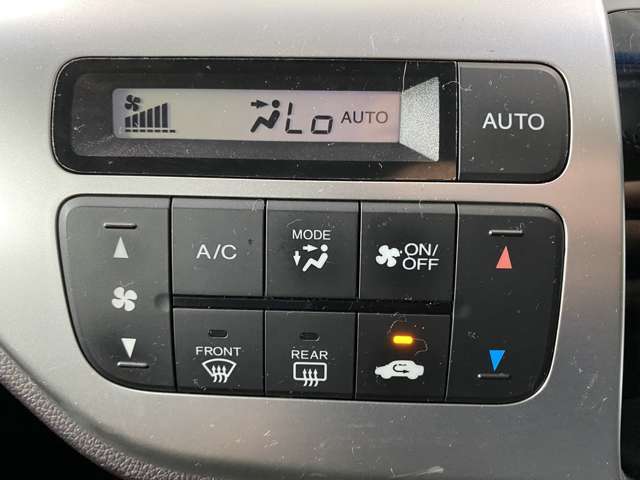 もちろんオートエアコン装備です！
