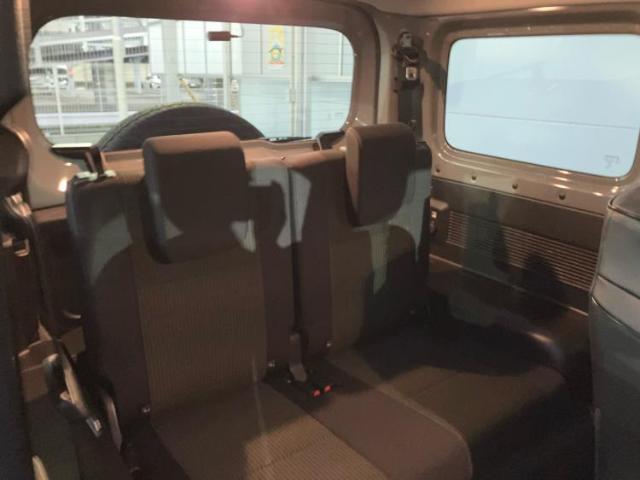 WECARSでは各商談席に大型モニターをご用意しております！見やすい大画面でゆったりと全国の在庫をご覧いただけます！是非ご来店お待ちしております！