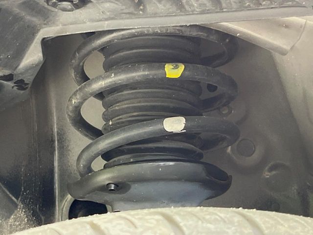 お車を安心してお乗りいただく為には、足回りの定期点検が欠かせません。サービスサポート（有償保証）では無料点検もご提供しており、安心のカーライフをお過ごしいただけるサポート体制が整っています。