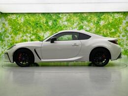 【WECARS】豊富な在庫を大画面モニターで検索可能！オプション装備や内装、タイヤの状態など細部まで御覧頂けます♪詳細はお気軽にスタッフまでお問合せ下さい。