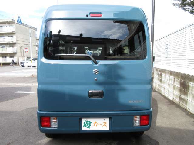 ☆新車ベース☆令和7年式エブリイPAリミテッドベースのキャンパーバンブラック☆スタイル完成！外観はホイールとエンブレムでプチっとカスタム！当店オリジナルの手作りの木製のフルフラットベットキットを搭載！