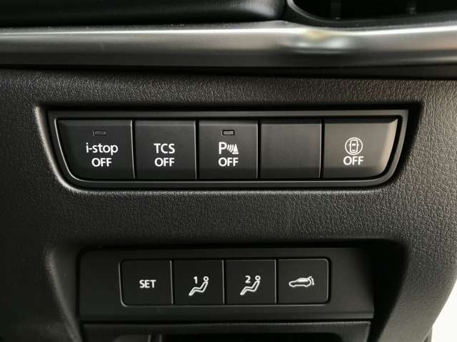 【2Wayドライビングポジションメモリー機能】お二人のシートパターンを記憶することができますので、運転時はボタン一つでシート調節できますね。